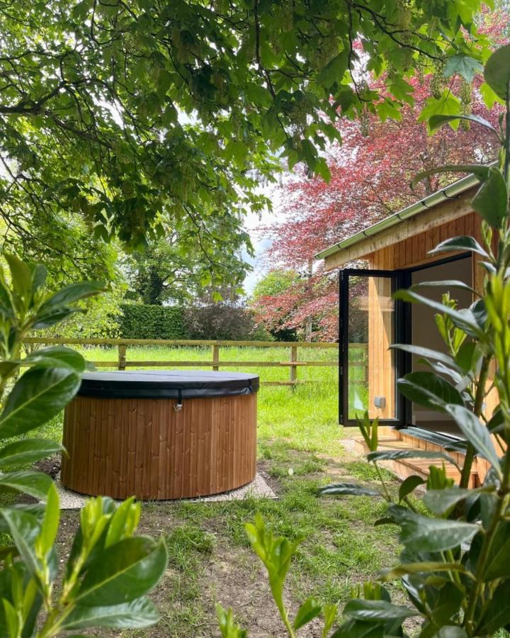 The Weeping Willow Bury St. Edmunds Esterno foto